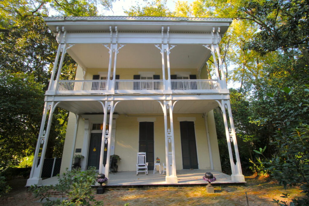 Most Haunted Plantations in Mississippi - Mcraven House