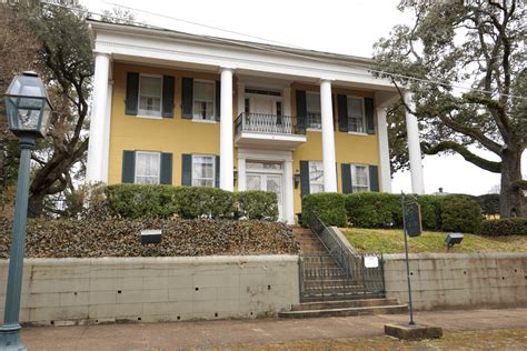 Anchuca Historic Mansion – Vicksburg, MS - Most Haunted Plantations in Mississippi